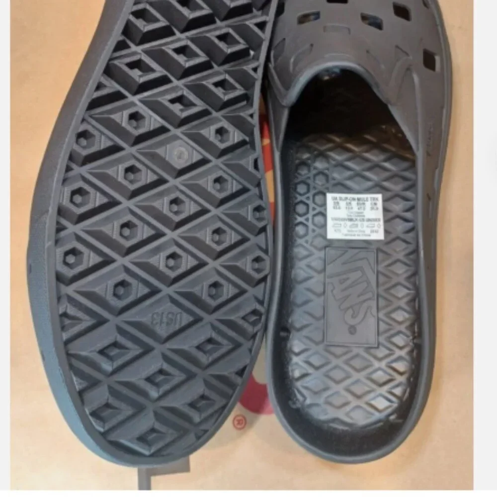 Vans Men's 13 Slip On Mule Trek Black VN00005V8BLK New With Tags And Box Label
